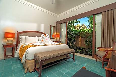 One-Bedroom Suite with Pool Access