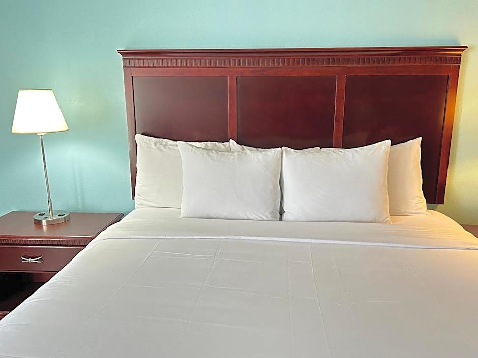 Clarion Inn & Suites Grand Rapids Airport