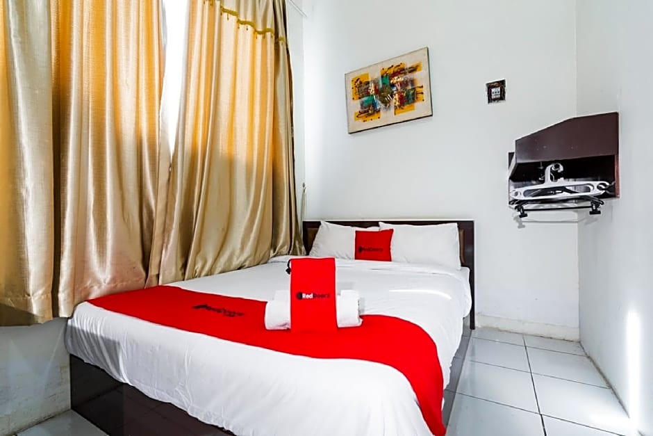 Wisma Makassar by RedDoorz – Makassar, CA