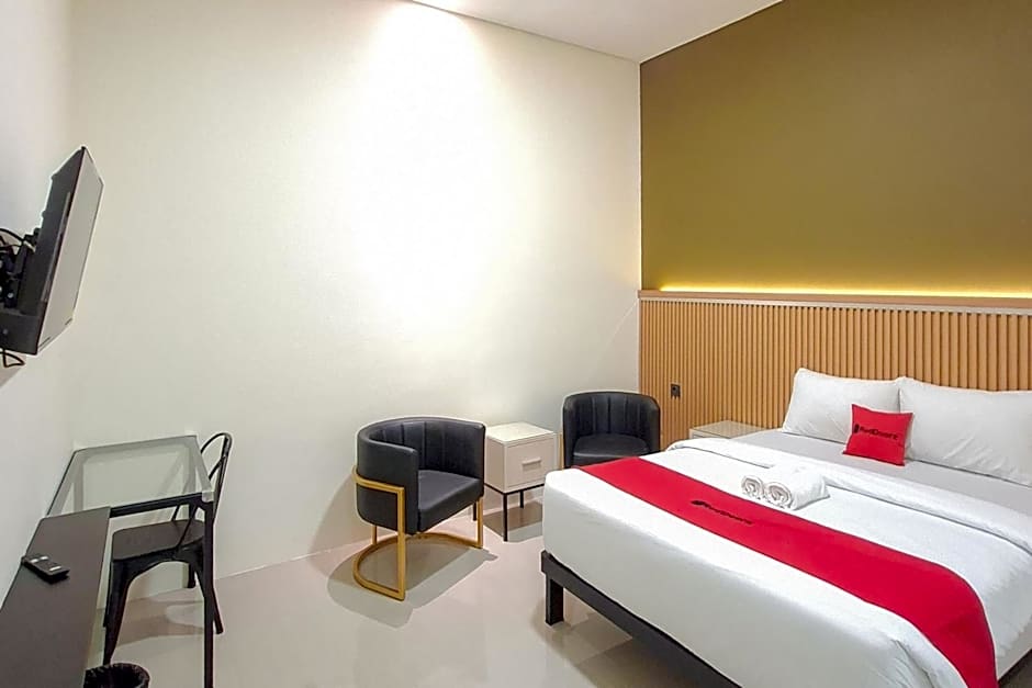 RedDoorz Plus Syariah at Lotus Residence