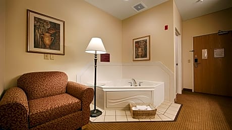Suite-1 King Bed, Non-Smoking, Whirlpool, Microwave And Refrigerator, Lcd Television, Sofabed, Full 
