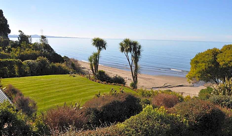 Adrift In Golden Bay- Absolute Beachfront Villas