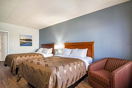 Queen Room with Two Queen Beds Lake Front - Non Smoking/Top Floor