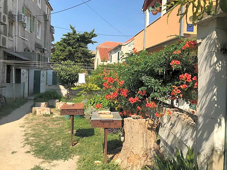 Nirvana Rooms & Apartments