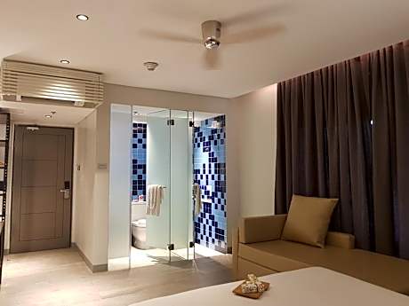 Deluxe Queen Room
