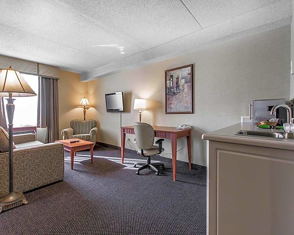 Quality Inn & Suites Bay Front