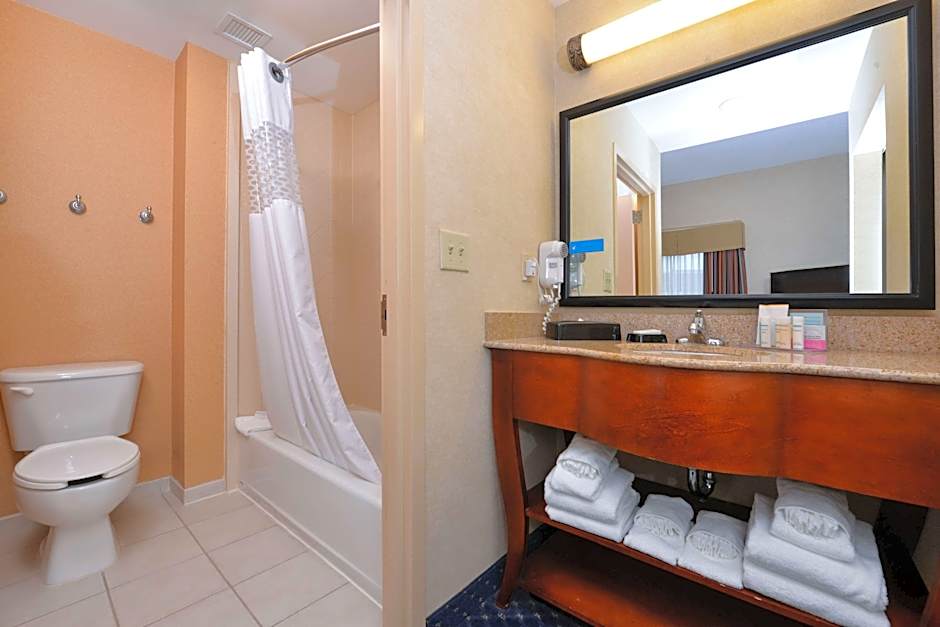 Photo 1 of 1 of 2 Queen Beds, Accessible