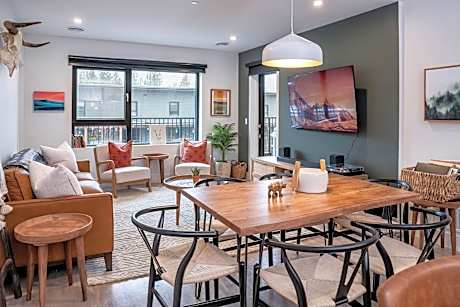 Hemlock Hangout by Revelstoke Vacations