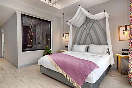 King Room with Bath and Mountain View