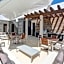 OneBR w Balcony or Small Studio in Playa del Carmen, BBQ, Pool Infinite, Whirlpool, AC, TV Smart, 200mb