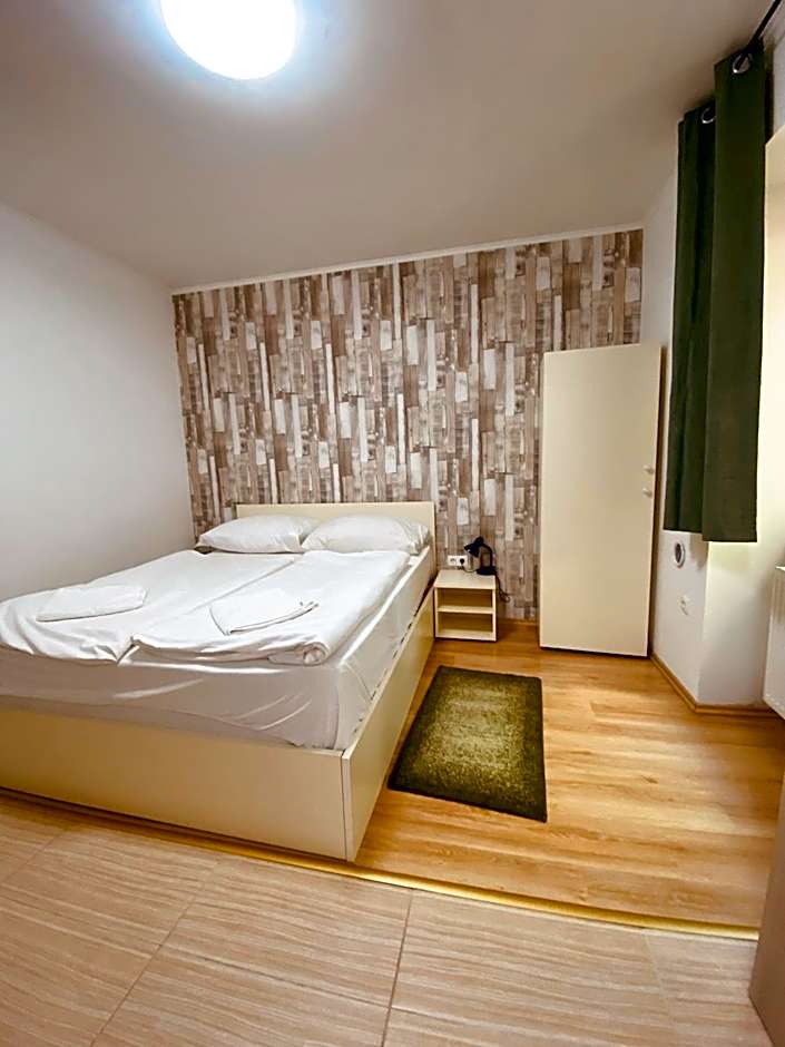 Easy Star Hotel