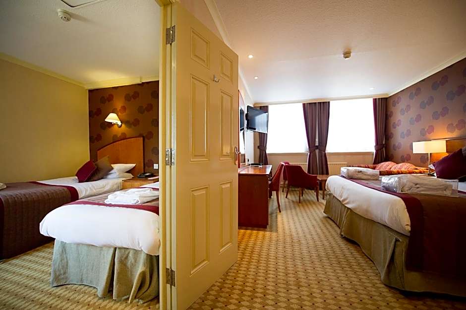 Crown & Mitre Hotel