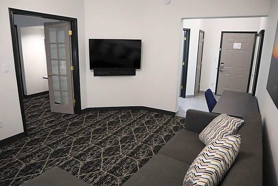 La Quinta Inn & Suites by Wyndham Houston Bush Iah South