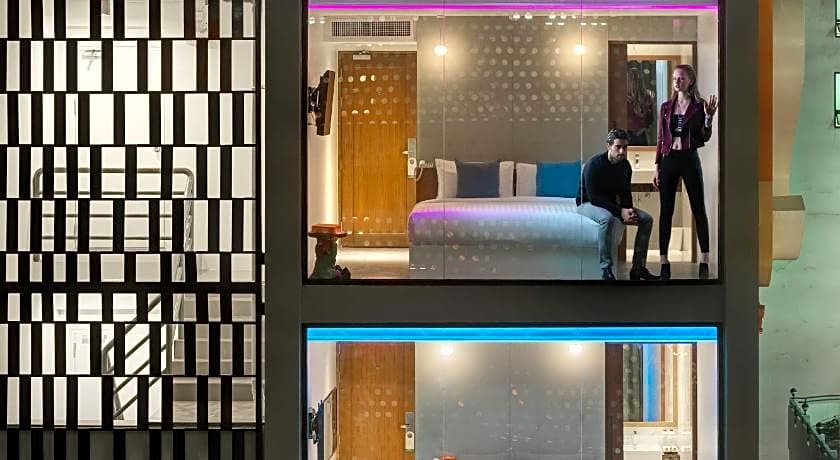 S Box Sukhumvit Hotel