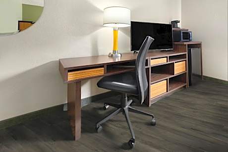 Queen Room - Mobility Access/Non-Smoking