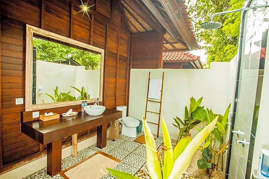 Dini D'Nusa Lembongan