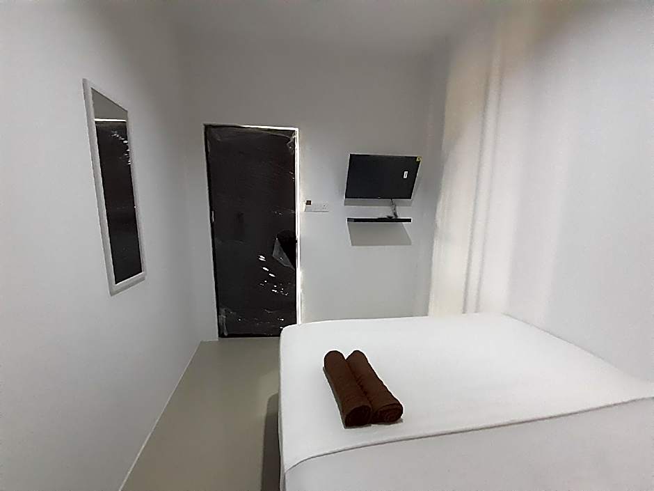 Capital O 93076 Batam Backpacker Guesthouse 2