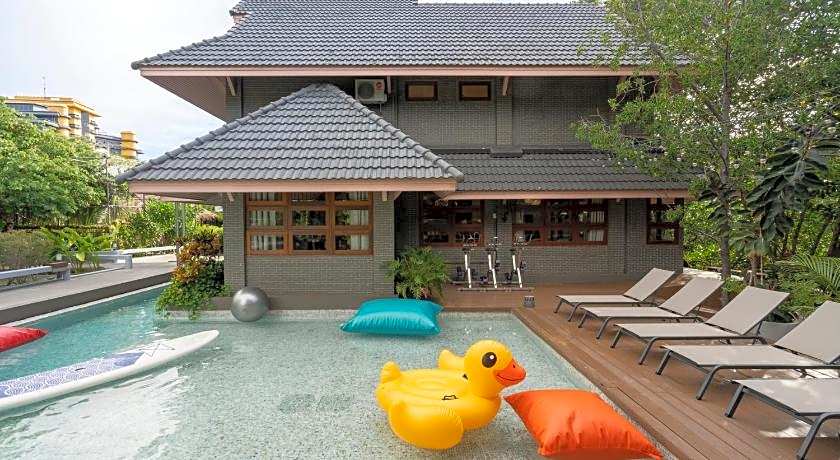 Phrip Phri Luxury Pool Villas