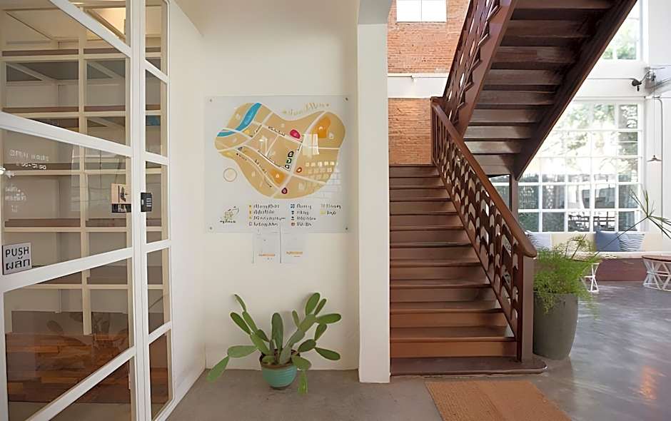 Memmoth Cafe & Hostel in Lampang