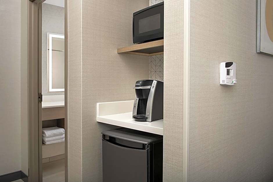 Holiday Inn Express & Suites Knoxville-Clinton By IHG