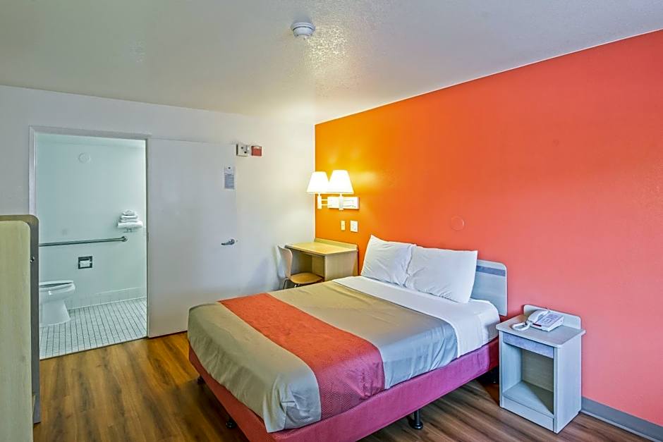 Motel 6 Redding South