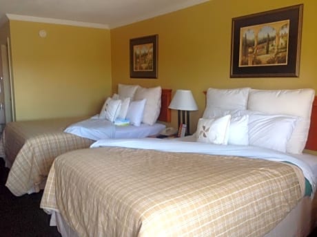 2 Queen Beds, Efficiency Room- Non-Smoking