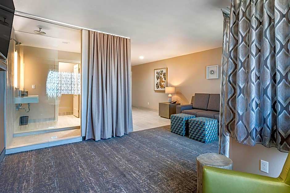 Lincoln Sands Oceanfront Resort, Ascend Hotel Collection