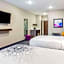 La Quinta Inn & Suites by Wyndham San Antonio Alamo City