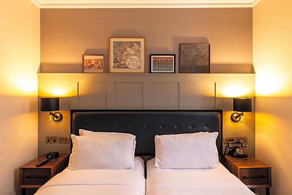 100 Queen's Gate Hotel London, Curio Collection by Hilton