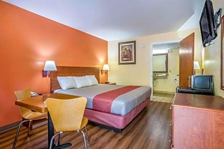 Rodeway Inn & Suites