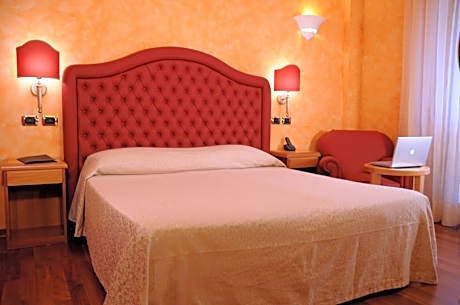 Deluxe Double Room with Spa Access