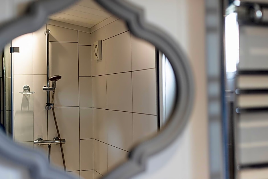 Inside No. 1 Retreat