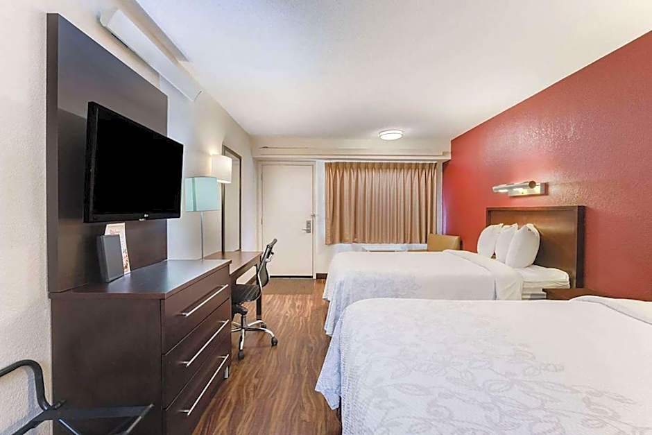 Super 8 by Wyndham Deerfield/Northbrook