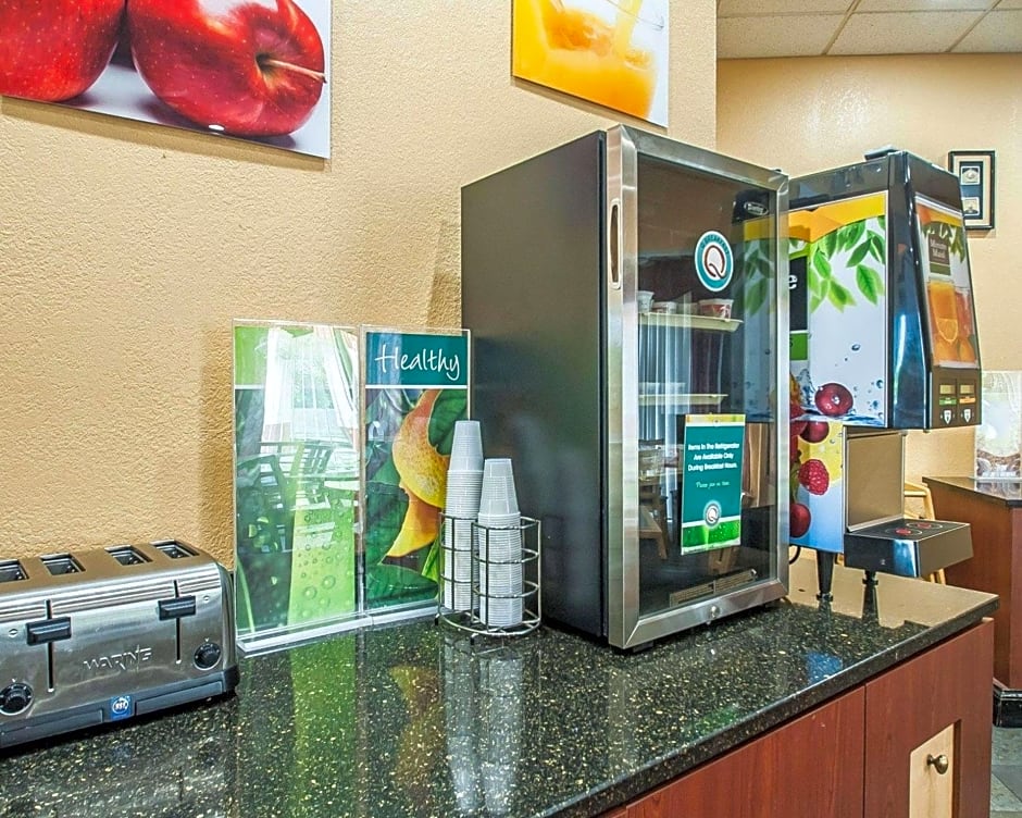 Quality Inn & Suites Kansas City I-435n Near Sports Complex