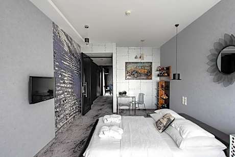 Black Standard Apartment