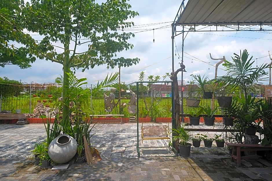 RedDoorz @ Gentan Raya by Joglomas