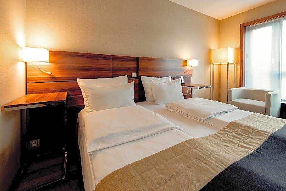 Warsaw Plaza Hotel