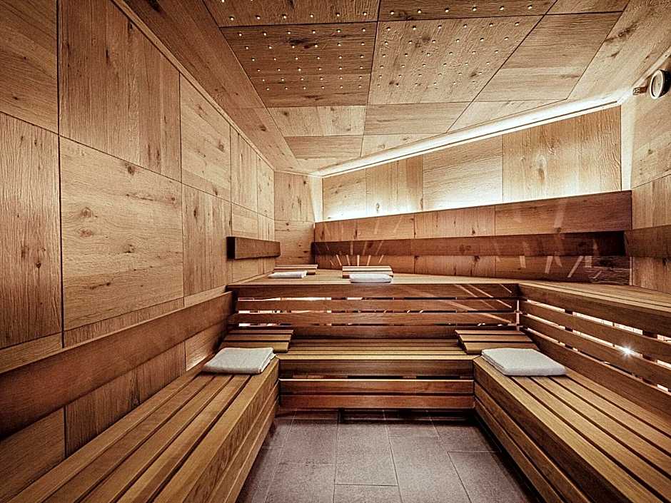Österreichischer Hof-im Bademantel direkt in die Alpentherme