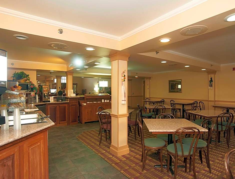 Hollow Inn and Motel