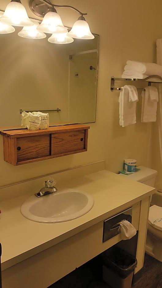 Tradewinds Motel
