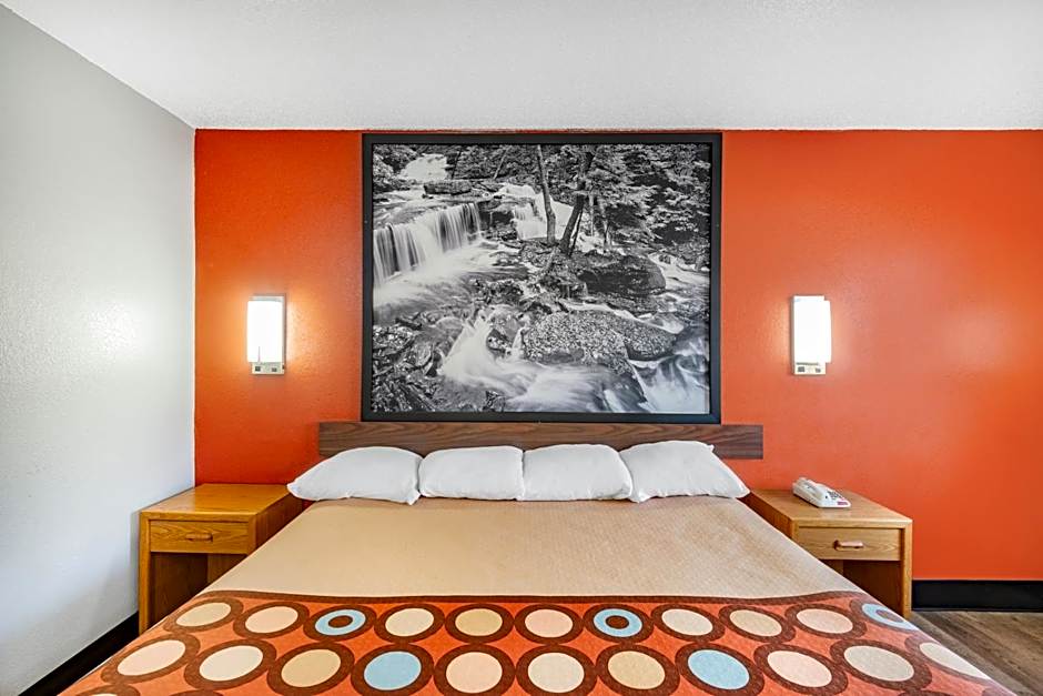 Super 8 by Wyndham Waynesburg