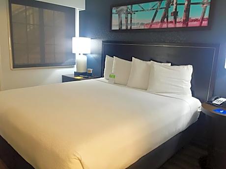 Two-Bedroom Queen Suite