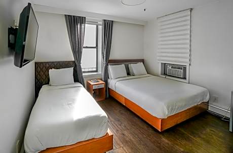 Triple Room with Private Bathroom