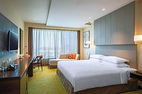 Club Room: 1 King with Club benefits also with 20% Discount on Food&Beverage