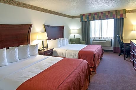 2 Queen Beds, Smoking