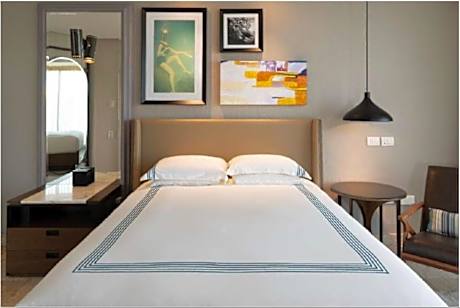 Queen Room with One Queen Bed - Downtown House