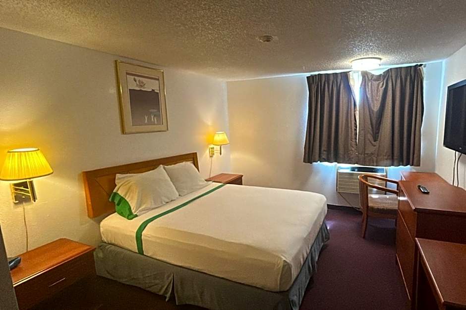 Tacoma Port Inn Fife I-5