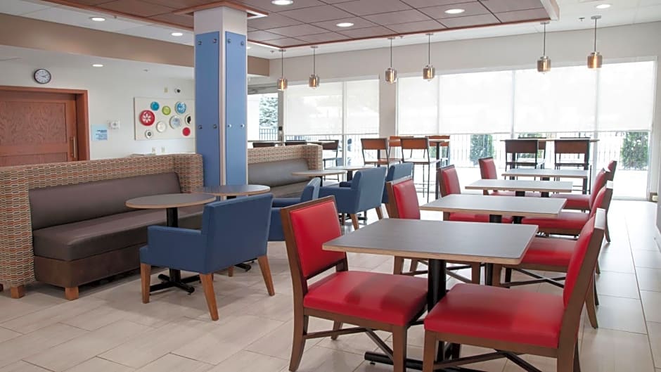 Holiday Inn Express & Suites - Marion By IHG