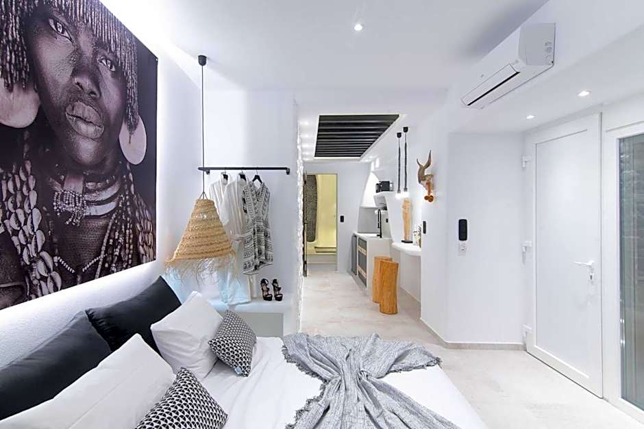 Portara Seaside Luxury Suites