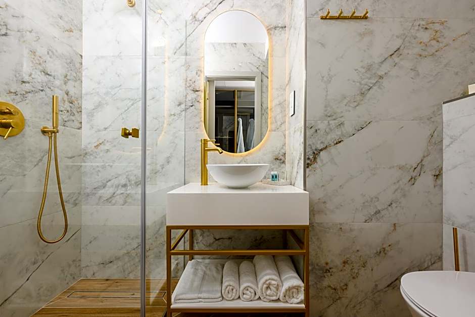 XVI Suites - Adults Only